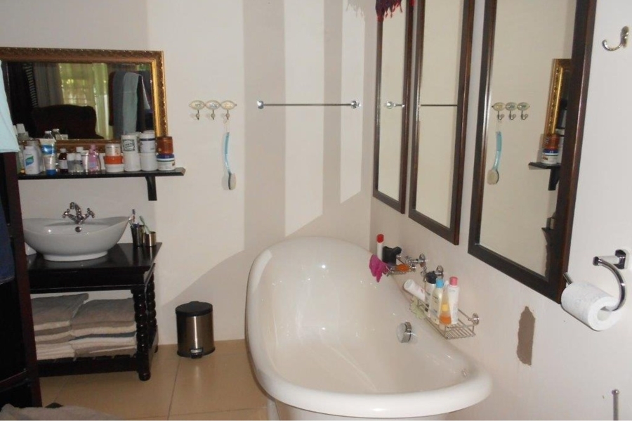2 Bedroom Property for Sale in Bonza Bay Eastern Cape
